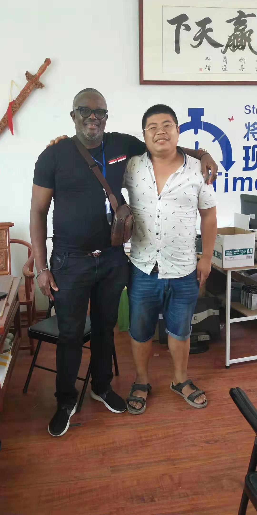 南非經(jīng)銷商來(lái)我廠采購(gòu)設(shè)備